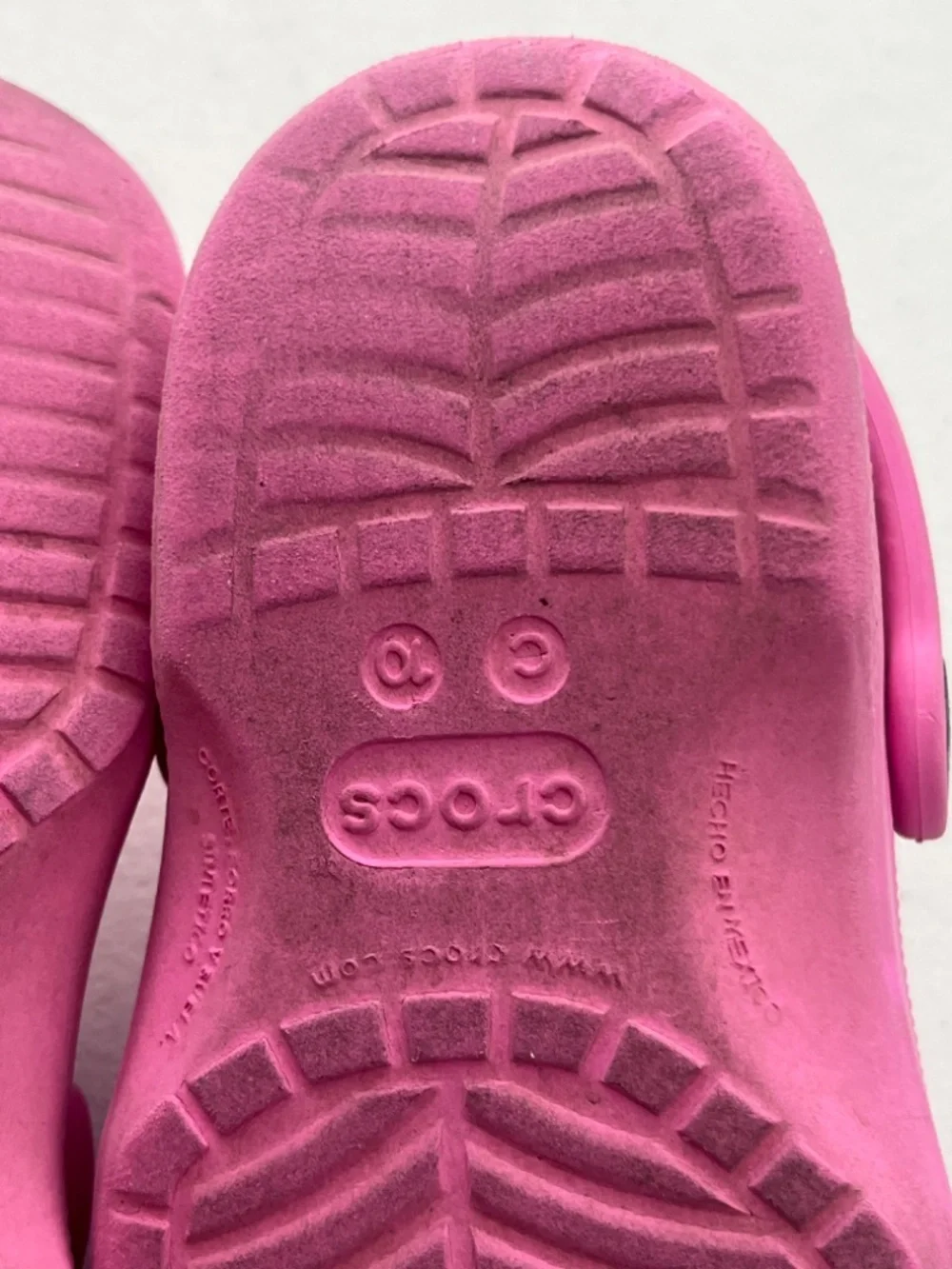 Crocs Kids Pink Clog Water Shoes, Barbie/Doughnut Jibbutz Charms Size 10
